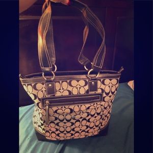 Timely classic Coach purse. Great condition!